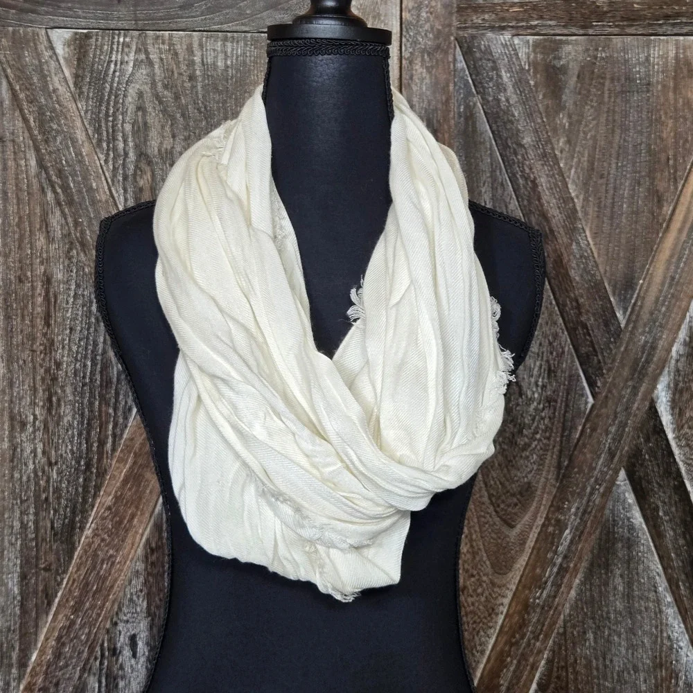 Apt. 9 Cream White Rayon Infinity Scarf Frayed Edge Lightweight Textured Loop